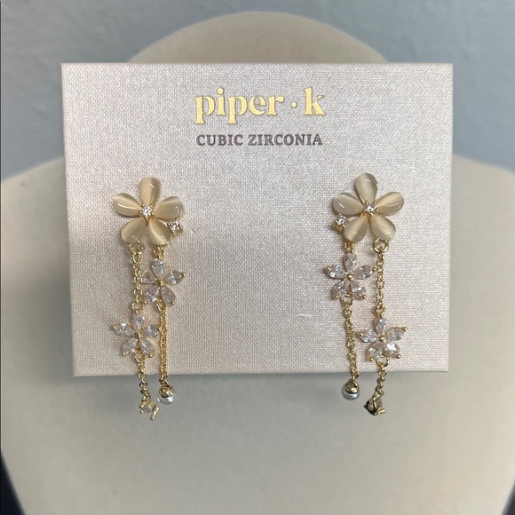 Piper K | Floral Dangle Earrings - Picture 1 of 9